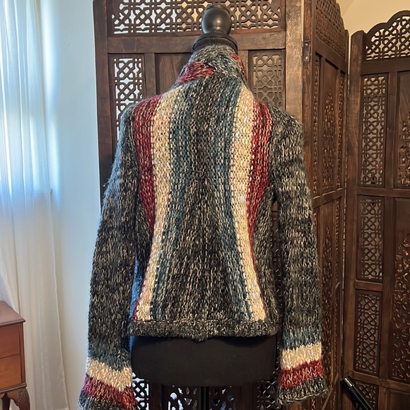 Hand knit cardigan sweater - Picture 5 of 13